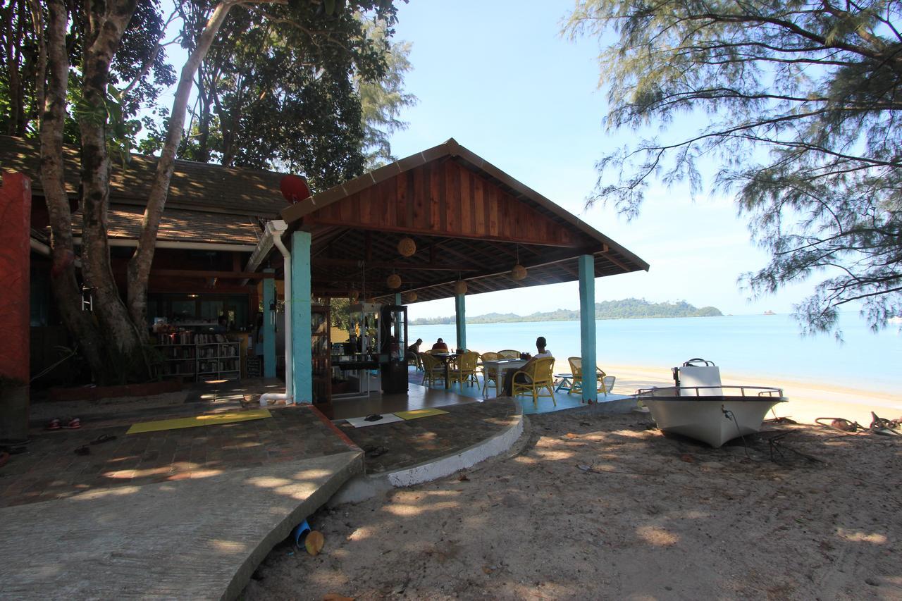Heaven Beach Resort & Art Koh Phayam Exterior photo
